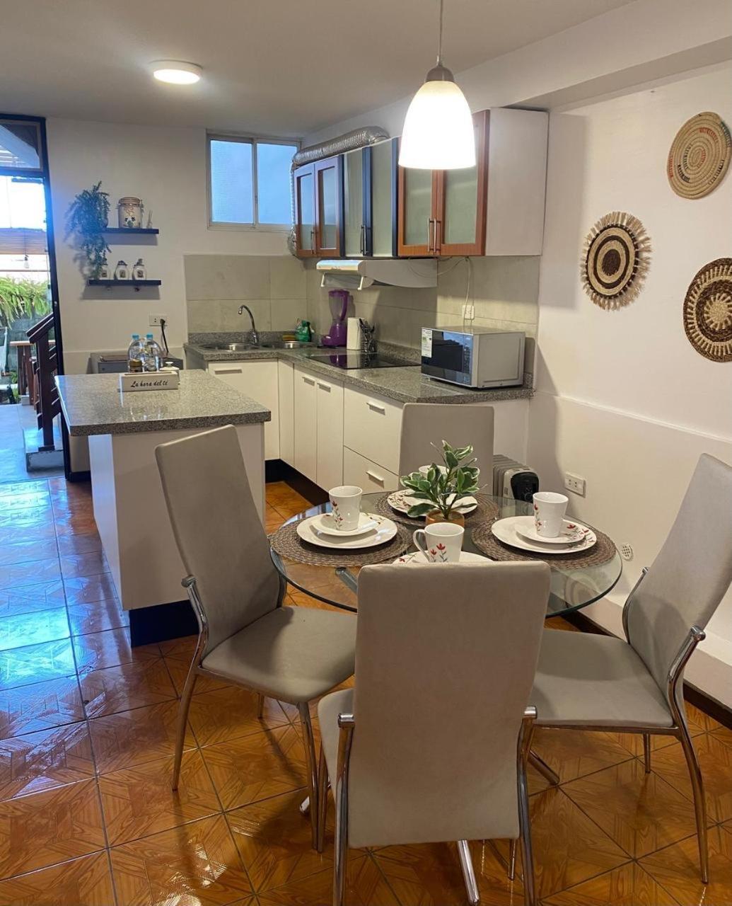 Hospedaje En Quito Norte, Apartamento & Suite Independientes Exteriör bild